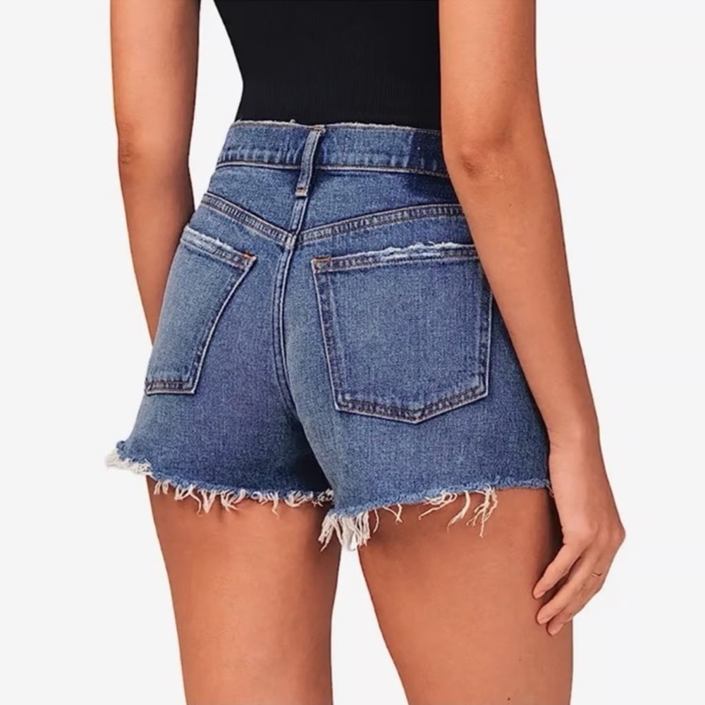 Abercrombie & Fitch High Rise Mom Short 2.5”